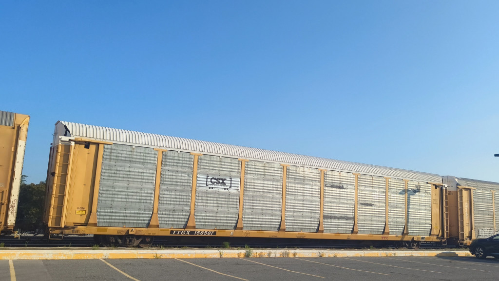 CSX B5176 (Body) TTGX 158587 (Flat)